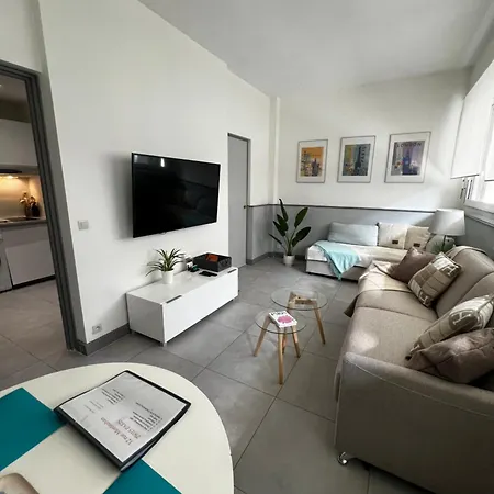 Apartment Lovely And Spacious *
