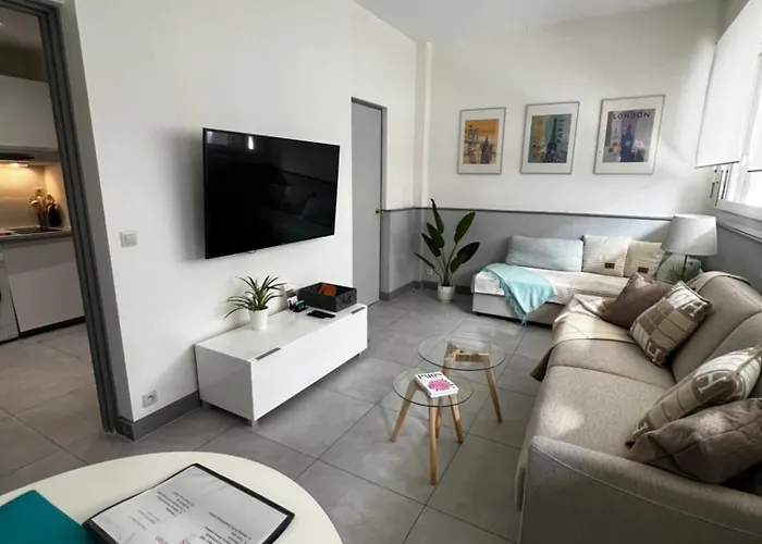 Apartment Lovely And Spacious *