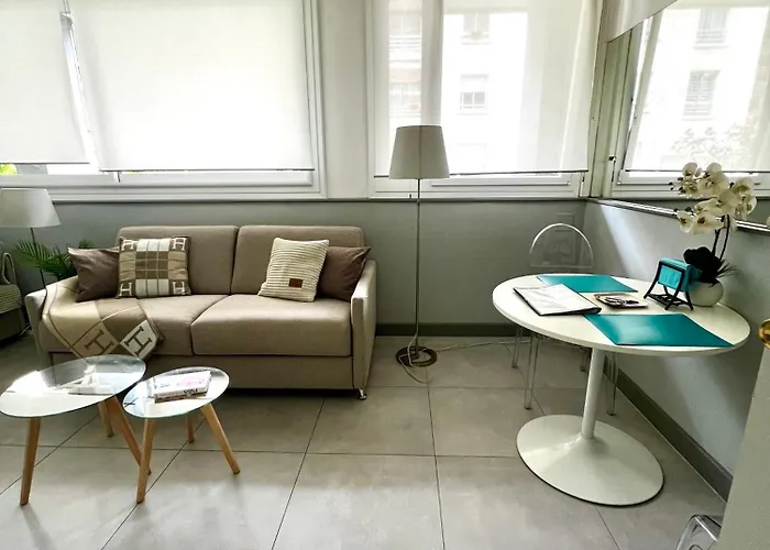 Apartment Lovely And Spacious *